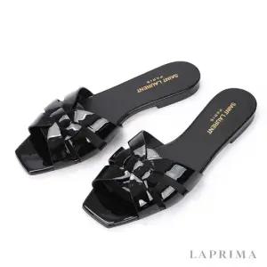 MUST IT_ 트리뷰트 플랫 샌들 571952-B8I00-1000