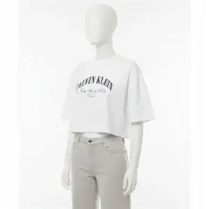 캘빈클라인 진 여성 크롭드 박시 체스트 로고 티47F813G-YAF 47F813G-ZRK 386641