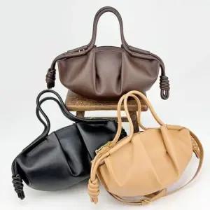 [패션] 클래식 가죽 주름 토트 크로스백 여성 만두 가방