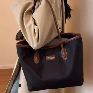 [콩심팥심]여성 보부상 가죽로고 데일리 패션 빅사이즈 지퍼형 숄더백 토트백