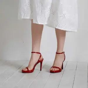 굽높이11cm 에나멜 여성 하이힐 슬링백샌들 슬링백샌들