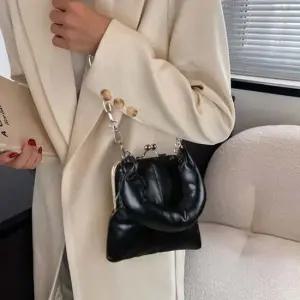 귀여운 미니 디자인 여성 심플 스트렙 체인 토트백