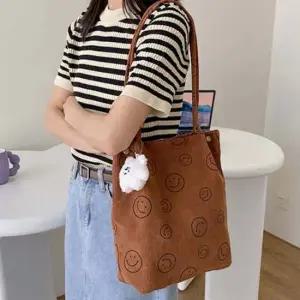 스마일 패턴 포인트 여성 외출 코듀로이 숄더백