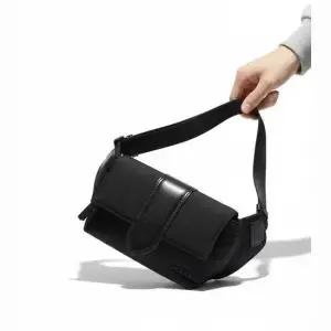 MUST IT_ LA BANANE BAMBINO 246BA379 3174 990) 라 바나 밤비노 범 백)