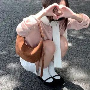 여자 라운드형 디자인 스웨이드 소재 벨트 스트랩 귀여운 숄더백