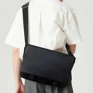 쿨샵 남여공용 덮개형 스퀘어 크로스백 캐주얼 숄더백