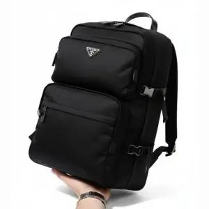 MUST IT_ 26SS 리나일론 및 사피아노 가죽 백팩 2VZ101 2DMG F0002)