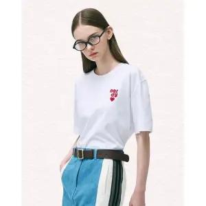 널디 NDY 하트 로고 반팔 티셔츠 화이트블랙네이비크림차콜 PNEU25ST03 302658