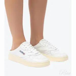 오트리 26SS 메달리스트 나파 가죽 뮬 MULW GG04