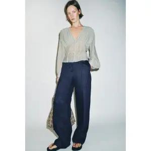 [국내배송] 자라 ZARA 스트라이프 허리 라인 셔츠 - 화이트터키블루 956452