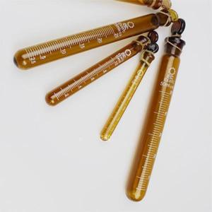 5/10/20/15/25/50ml 눈금이 있는 실험실용 갈색 유리 시험관 둥근 바닥 마개 포함