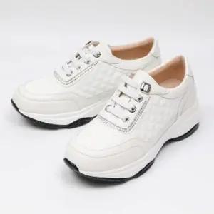 [옷자락]여성 일상 편안한 패딩 통굽 키높이 캐주얼 스니커즈