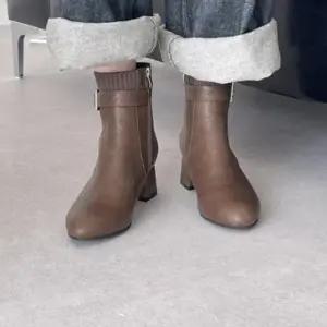 [옷자락]여성 캐주얼 중간굽 삭스 앵클부츠