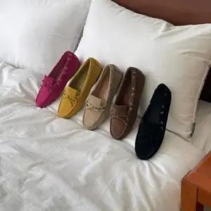 [옷자락]여성 프리미엄 스웨이드 리본 장식 슬립온 로퍼