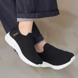 [옷자락]여성 경량 니트 슬립온 편안한 일상 운동화