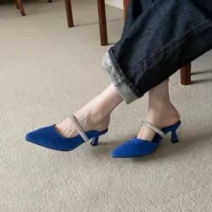 [옷자락]여성 봄 여름 큐빅 장식 뾰족코 로우힐 뮬