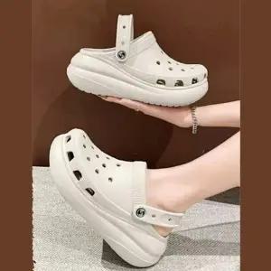 여성 키높이 EVA 펀칭 샌들 5cm 1P 편안한 여름 슬리퍼 물놀이 바캉스 신발