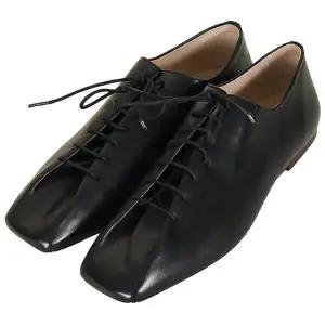 르메르 26SS 여성 수리 플랫 클래식 더비슈즈 블랙 FO0245 LL0023 999