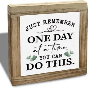 영감을 주는 나무 상자 표지판 하루하루를 기억하세요 홈 명판 장식 동기 부여 오피스 책상 격려 학교 교실