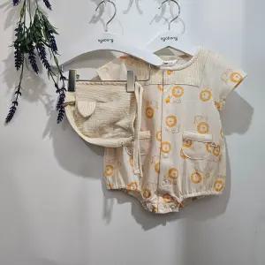 [아가방]라비 라이언 반팔바디수트  (모자)  01S327902