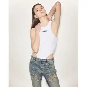 DECEMBER TEN 코튼 슬리브리스 바디수트 화이트 2074521