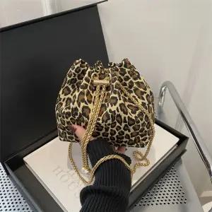 슬송렉샵 여성용 미니 크로스 키작녀 스트링 미니백 파우치 버킷백 호피 체인 꾹5