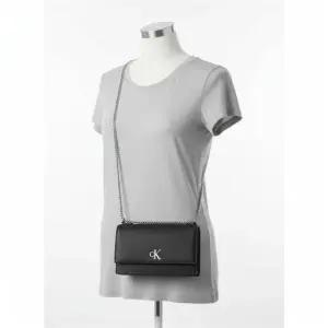 캘빈클라인 진 여성 CKJ 모노그램 체인 크로스백DH2806-UB1 387241