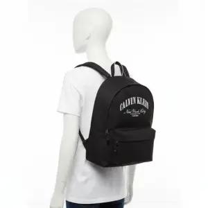 캘빈클라인 진 남녀공용 그래픽 캡슐 라운드 백팩4D3345G-UB1 387623