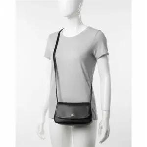 캘빈클라인 진 4F3421G-UB1여성 하드웨어 모노그램 플랩 카메라 백 387702