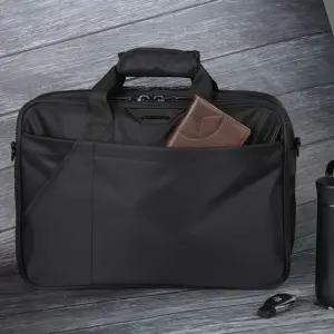 남성 직장인 회사 업무 서류가방 비지니스 출장