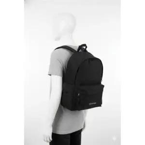 캘빈클라인 진 남녀공용 볼드 로고 나일론 캠퍼스 라운드 백팩 4D3114G-UB1 386558