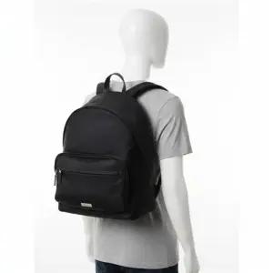 캘빈클라인 진 남녀공용 나일론 슬릭 라운드 백팩4D3143G-UB1 387586
