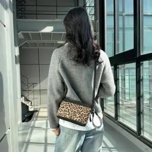 [패션] 직장인 크로스가방 가죽백팩 데이트 데일리가방 가방