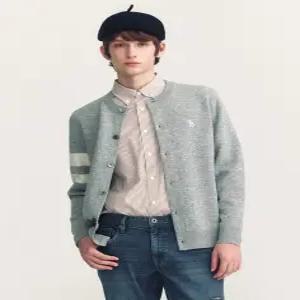 헤지스 남성 24FW [반값세일]그레이 소매 배색 울 이중직 라운드 가디건 HZSW4D200G1