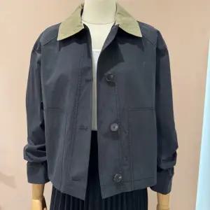 [롯데백화점]SOUP 카라배색 숏 야상점퍼 SB3UJ91