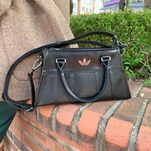 아디다스 핸들 실버 미니 숄더백 에어라이너 사첼백 호보백 토트백 쇼퍼백 JP0143