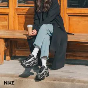 나이키 우먼스 이니시에이터 여성 런닝화 운동화 블랙 메탈릭실버 IO7597-001