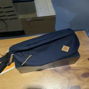 [팀버랜드][팀버랜드] 팀버랜드 A61HK 433 남녀공용 크로스 바디 슬링백 네이비 (P003752070)