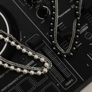 써지컬 블랙 화이트 비즈 투레이어드 목걸이