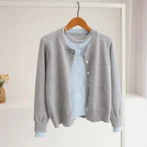 [잇수다] 레티너 이중 배색 레이어드 라운드 니트 가디건