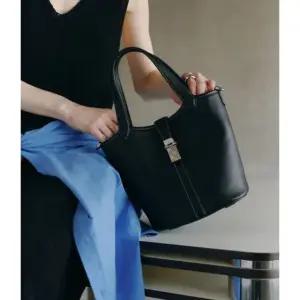 [갤러리아] DCBA6E154 [선물추천] 닥스 블랙 소가죽 토트백