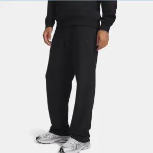 [언더아머](대전신세계)6009344-001 블랙 남성 UA 라이벌 라이트웨이트 와이드 팬츠 면 긴바지