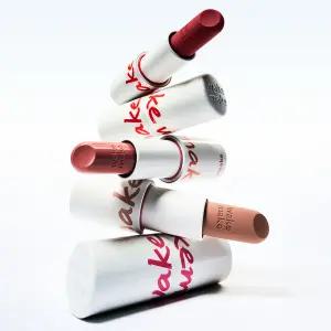 4월 헬로키티 블랙에디션립파우치 증정웨이크메이크 소프트 블러링 밤 스틱 175542