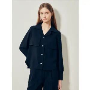 [JJ지고트](센텀시티점)건플랩 오픈 칼라 블라우스 GR4M0BL901