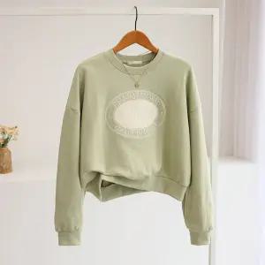 [잇수다] 델뮤즈 레터링 자수 루즈핏 쭈리 맨투맨