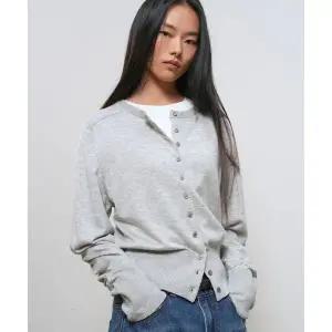 GENERALIDEA 시그니처 크루넥 가디건 LIGHT GREY / WBE1L04507