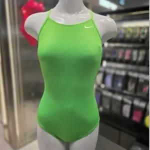 [롯데백화점]나이키 여성 앤서 솔리드 미들 레이스업 타이백 볼티지그린 NESSG000-311