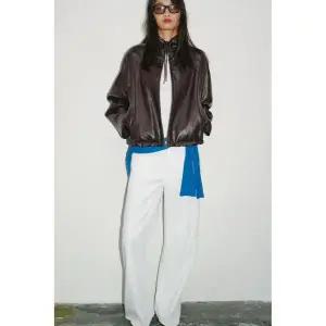 [국내배송] 자라 ZARA 페이크 레더 후드 재킷 - 브라운 956467