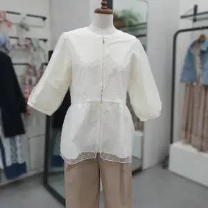 [써스데이아일랜드]도트 매쉬 이중 플레어 점퍼 T254MJP243W_CA