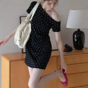 EGGKA 도트 오프숄더 a라인 원피스 치마